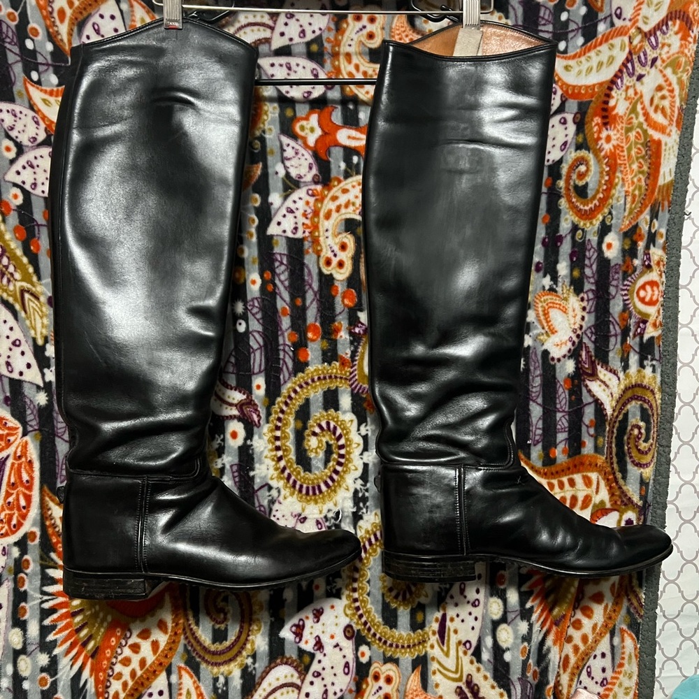 Equestrian riding boots
